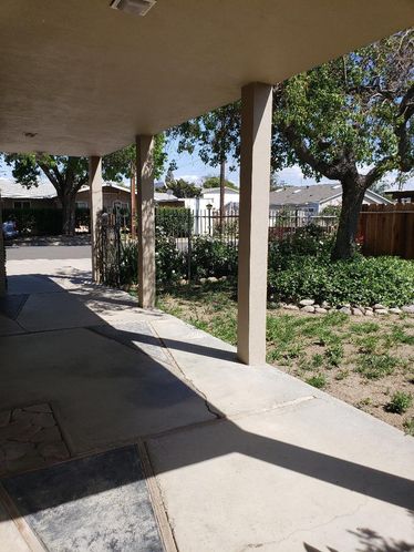 1321 Paradise Ln, Los Banos, CA 93635